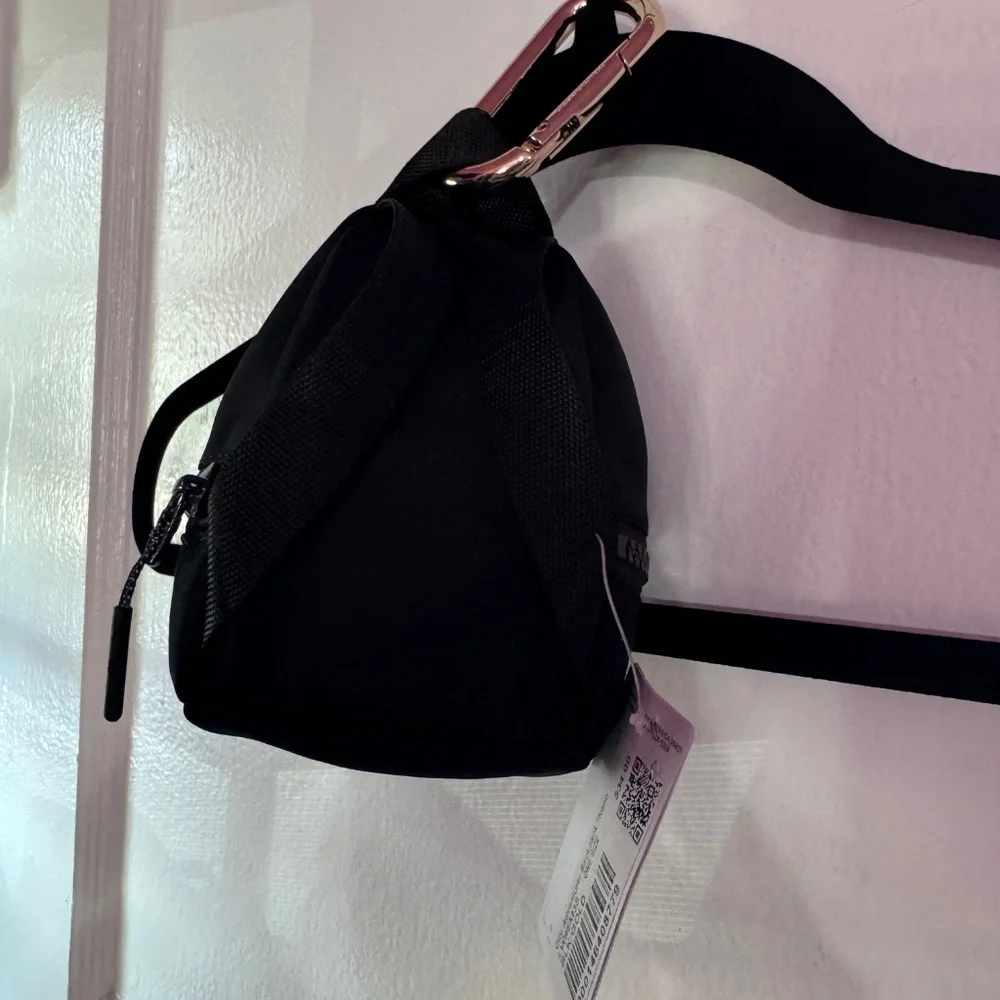 MINI Backpack Clip - Picture 7 of 10